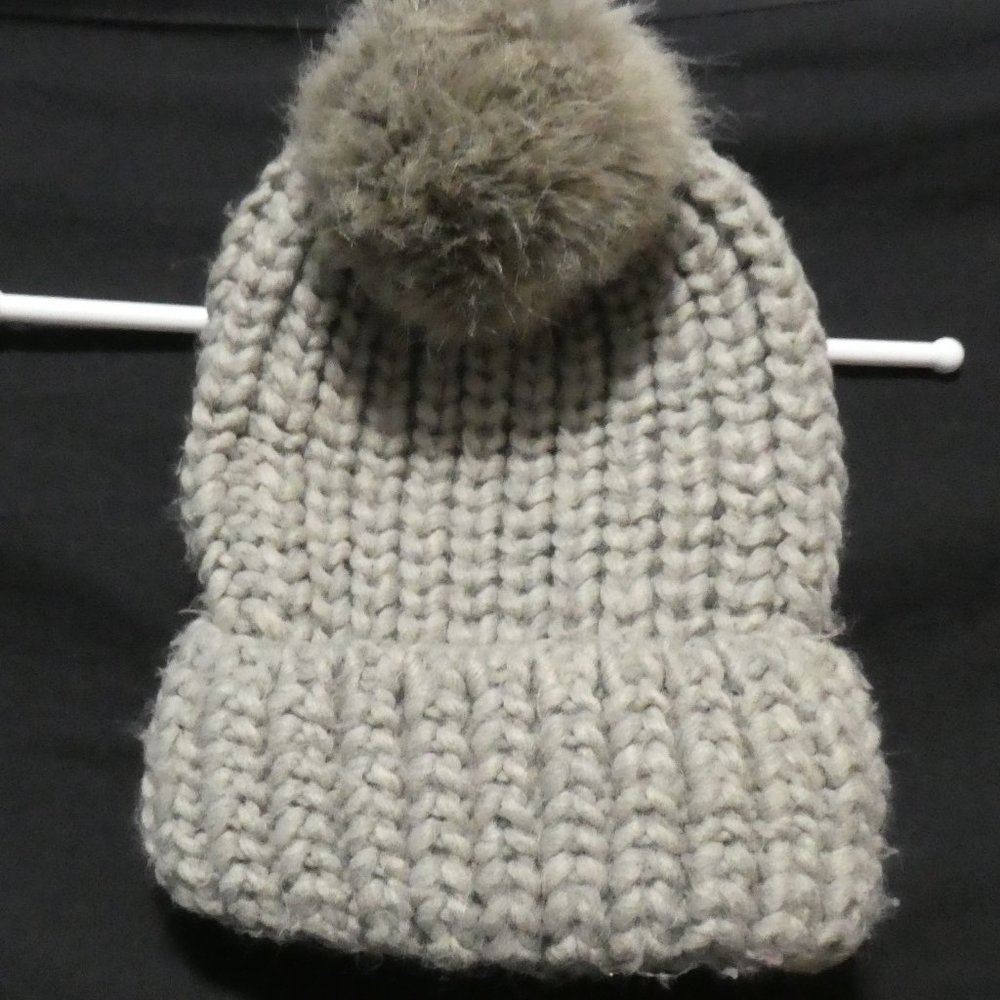 H&M | Grey Chunky Knit Fall / Winter Hat / Beanie With Fluffy Pompom